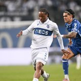 Brandon Soppy et Lausanne doivent rebondir après leur défaite jeudi à Poznan en Conference League. KEYSTONE/EPA/Jakub Kaczmarczyk