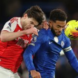 Le derby entre les Gunners de Declan Rice (à gauche) et les Blues de Reece James a été pour le moins rugueux. KEYSTONE/AP/Ian Walton