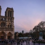 Un an après sa réouverture au public, Notre-Dame de Paris recherche encore des millions d'euros de dons pour sa réfection complète. KEYSTONE/EPA/YOAN VALAT