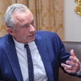 Robert Kennedy Jr avait suggéré, lors d'un événement devant la presse, que le virus SARS-CoV-2 était "ethniquement ciblé" pour nuire aux personnes noires et aux personnes blanches tout en épargnant les "Ashkénazes et les Chinois " (archives). KEYSTONE/EPA/YURI GRIPAS / POOL