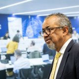 Le directeur général de l'Organisation mondiale de la santé (OMS) Tedros Adhanom Ghebreyesus insiste sur le caractère "indispensable" des vaccins contrairement à l'administration américaine. KEYSTONE/MARTIAL TREZZINI