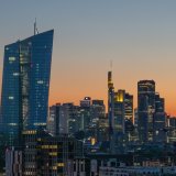 Une recommandation du rapport de la BCE vise à réduire le nombre de "coussins de capital" des banques, conçus pour faire face à divers chocs potentiels, dans l'immobilier ou par le biais de placements financiers volatils (archives). KEYSTONE/DPA/BORIS ROESSLER