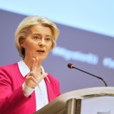 La présidente de la Commission européenne Ursula von der Leyen veut encourager le développement de petits véhicules électriques aux tarifs "abordables". (archive) KEYSTONE/AP/Virginia Mayo