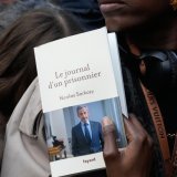 Sorti le 10 décembre, "Le journal d'un prisonnier" raconte les trois semaines de détention de l'ancien président de la République. KEYSTONE/AP/Michel Euler