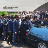 C'est sous haute surveillance policière que les funérailles du rabbin Eli Schlanger ont eu lieu à la synagogue Chabad de Bondi, mercredi. KEYSTONE/EPA/Flavio Brancaleone