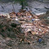 Les travaux de dégagement après l'éboulement de Gondo, le 17 octobre 2000