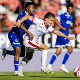 Benjamin Kololli à la lutte avec le Lausannois Beyatt Lekoueiry.