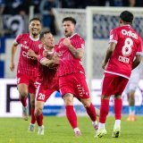 Liam Chipperfield, auteur du 3-3, entouré par ses coéquipiers du FC Sion