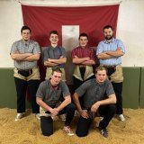 Benjamin Cochrane (en haut à gauche) et d'autres membres du Club de lutte Bramois.