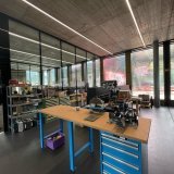 Une communauté de passionnés, qui croient en la curiosité, l’entraide et la persévérance, gravitent autour du FabLab Sion