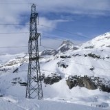 La ligne haute tension située entre Bickigen et Chippis doit passer en 380 KV (photo d'illustration de son passage à la Gemmi).