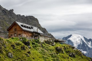 La cabane Mont Fort se hisse au-dessus de Verbier depuis cent ans.