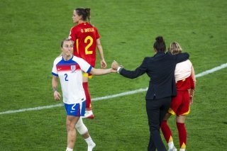 L'Anglaise Lucy Bronze a accumulé près de 10 heures de jeu sur l'Euro 2025 tout en ayant le tibia gauche fracturé. KEYSTONE/TIL BUERGY