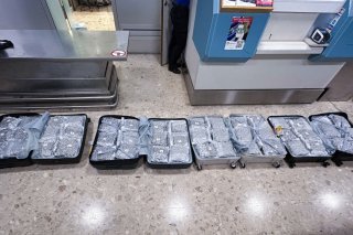 La marijuana était emballée sous vide dans les bagages des voyageurs. OFDF