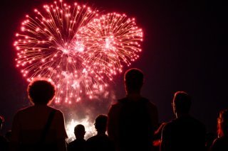Comme de coutume, Lausanne célébrera la fête nationale à Ouchy avec des feux d'artifice tirés depuis le lac (archives). KEYSTONE/JEAN-CHRISTOPHE BOTT