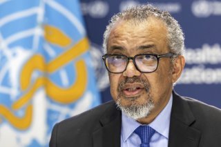 L'Organisation mondiale de la santé (OMS) dirigée par Tedros Adhanom Ghebreyesus dénonce la décision américaine sur les vaccins AMRn. KEYSTONE/AP/SALVATORE DI NOLFI