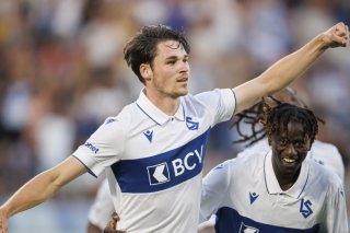 Jamie Roche heureux après l'ouverture du score lausannoise KEYSTONE/Valentin Flauraud