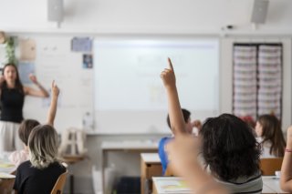 La rentrée scolaire vaudoise 2025-2026 placée notamment sous le signe des économies inquiète les syndicats des enseignants (photo symbolique). Keystone/TIL BUERGY