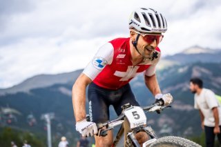 Nino Schurter courra une dernière fois devant son public avant de ranger son VTT (archives). KEYSTONE/MAXIME SCHMID