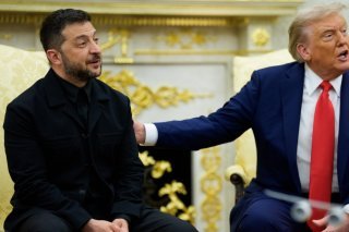 La réunion entre Volodymyr Zelensky, à gauche sur le cliché, et Donald Trump dans le bureau ovale s'est déroulée à l'extrême opposé de l'humiliation publique subie par le président ukrainien au même endroit à la fin février. KEYSTONE/EPA/AARON SCHWARTZ / POOL