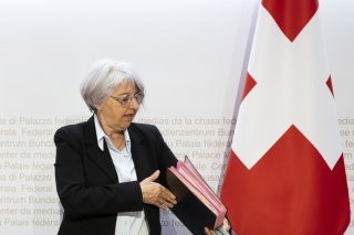 Les perspectives de l'AVS sont moins sombres que prévues (archives). KEYSTONE/ANTHONY ANEX