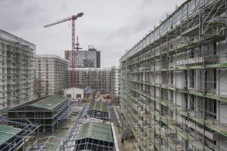 Il y a de moins en moins de terrains disponibles en Suisse pour la construction, ce qui provoque une hausse des loyers (archives). KEYSTONE/ENNIO LEANZA