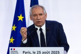 Pour François Bayrou, la France traverse "un moment préoccupant et donc décisif", "un moment d'hésitation et de trouble" qui "impose une clarification". KEYSTONE/EPA/CHRISTOPHE PETIT TESSON