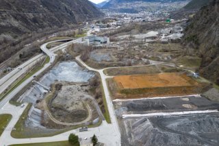La dimension de l'ancienne décharge de Gamsenried et les substances présentes en font le site contaminé le plus grand et le plus complexe de Suisse (archives). KEYSTONE/LAURENT GILLIERON