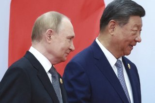 Vladimir Poutine et Xi Jinping doivent assister à un défilé militaire après leur réunion. KEYSTONE/AP/Vladimir Smirnov