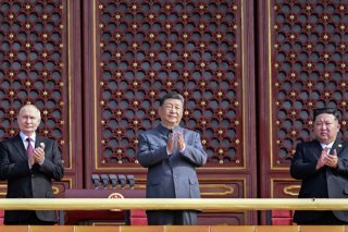 Au pouvoir depuis 12 et 20 ans, Xi Jinping et Vladimir Poutine n'ont jamais manifesté leur intention de quitter le pouvoir ou de signaler un potentiel successeur politique. KEYSTONE/AP