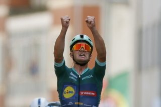 Mads Pedersen n'a laissé aucune chance au groupe de tête en s'imposant au sprint. KEYSTONE/EPA/Javier Lizon