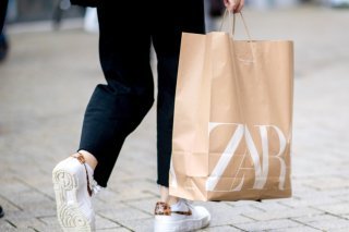 Inditex, qui détient les enseignes, Zara, Pull&Bear, Massimo Dutti, Bershka, Stradivarius et Oysho, a engrangé un bénéfice net de 2,79 milliards d'euros (2,61 milliards de francs) au premier semestre (archives). KEYSTONE/DPA/HAUKE-CHRISTIAN DITTRICH
