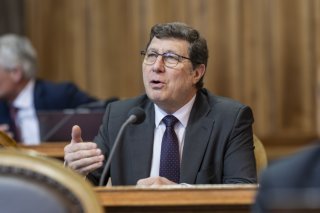 Le conseiller aux Etats Mauro Poggia (MCG/GE) souhaite que plus de ressortissants franco-suisses effectuent leur service militaire en Suisse (archives). KEYSTONE/ALESSANDRO DELLA VALLE