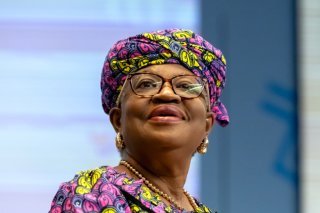 La directrice générale de l'Organisation mondiale du commerce (OMC) Ngozi Okonjo-Iweala affirme que l'institution veut aider les efforts pour l'intelligence artificielle (IA) fonctionne pour tous (archives). KEYSTONE/AP/Magali Girardin