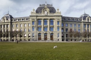 L’Université de Berne dit vouloir s’efforcer de "limiter au maximum l’impact des mesures d’économie sur ses collaboratrices et collaborateurs (archives). KEYSTONE/CHRISTIAN BEUTLER