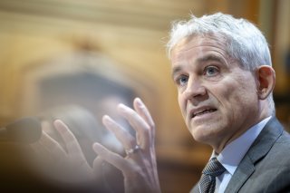 Lors de la session spéciale sur l'asile mercredi au National, Beat Jans a rappelé que la tendance était à la baisse. KEYSTONE/ANTHONY ANEX