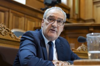 Le département de Guy Parmelin a dû à contre-coeur élaborer un projet instaurant un contrôle des investissements étrangers dans les entreprises suisses (archives). KEYSTONE/PETER KLAUNZER