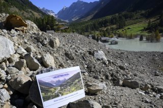 Le Conseil d'Etat valaisan a validé le décret concernant la reconstruction de Blatten (photo d'archives). KEYSTONE/EPA/LAURENT GILLIERON