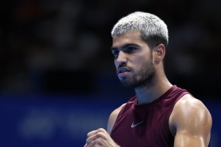 Le numéro un mondial Carlos Alcaraz a remporté mardi à Tokyo son 8e titre sur 10 finales disputées en 2025. KEYSTONE/EPA/KIYOSHI OTA