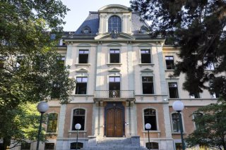 Le Tribunal cantonal valaisan doit statuer sur une double affaire en lien avec des enfants de moins de 16 ans au moment des faits (photo d'illustration). KEYSTONE/CYRIL ZINGARO