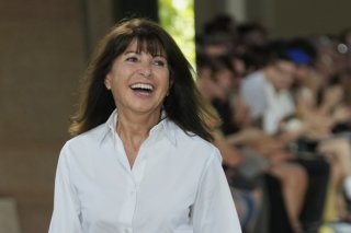 La dernière collection de Véronique Nichanian, directrice artistique de l'univers masculin d'Hermès, sera dévoilée en janvier 2026 à Paris (archives). KEYSTONE/AP/MICHEL EULER