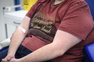 La proportion d'adolescents en surpoids stagne depuis 2010. KEYSTONE/LAURENT GILLIERON