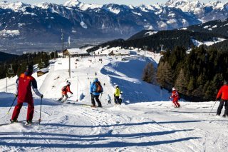 Des facteurs exceptionnels, à l'instar de la météo très favorable lors du début de la saison hivernale l'année dernière, ont peu de chance de se reproduire cette année et rendront la comparaison plus difficile. (archives) KEYSTONE/JEAN-CHRISTOPHE BOTT