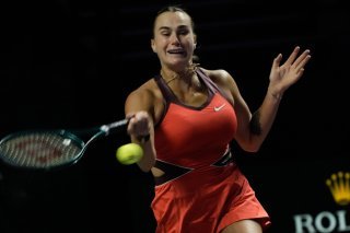 Aryna Sabalenka a dû batailler pour venir à bout de Jessica Pegula en Arabie saoudite. KEYSTONE/AP/Fatima Shbair