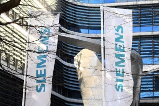 Le conglomérat industriel allemand Siemens a fait état d'un bénéfice net record pour la troisième année d'affilée. (archive) KEYSTONE/DPA/FELIX HÖRHAGER