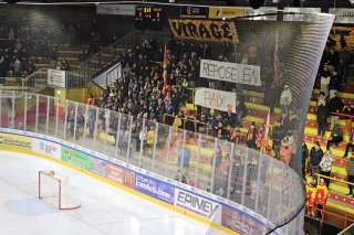 La banderole du kop sierrois en hommage à Quentin Tissières.