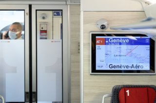 Les nouvelles liaisons permettront aux voyageurs de prendre les premiers vols matinaux à l'aéroport de Genève (image d'illustration). KEYSTONE/LAURENT GILLIERON