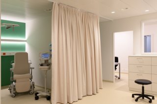 Deux tiers des hôpitaux suisses ont vu leur situation financière se dégrader entre 2023 et 2024 (image d'illustration). KEYSTONE/OBS/SPITAL ZOLLIKERBERG/OBS/SPITAL ZOLLIKERBERG/BEAT CAD