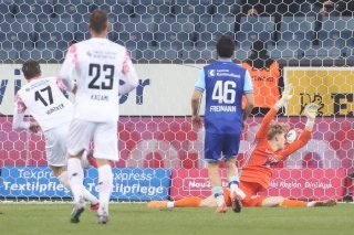 Hunziker (no 17) inscrit le 2-1 pour Winterthour KEYSTONE/MANUEL GEISSER