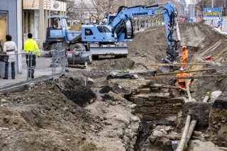 Les vestiges de la Porte de Berne, un ouvrage médiéval qui marquait l'entrée de la ville de Payerne, ont été découverts au coeur de la Grand'Rue. Keystone/JEAN-CHRISTOPHE BOTT